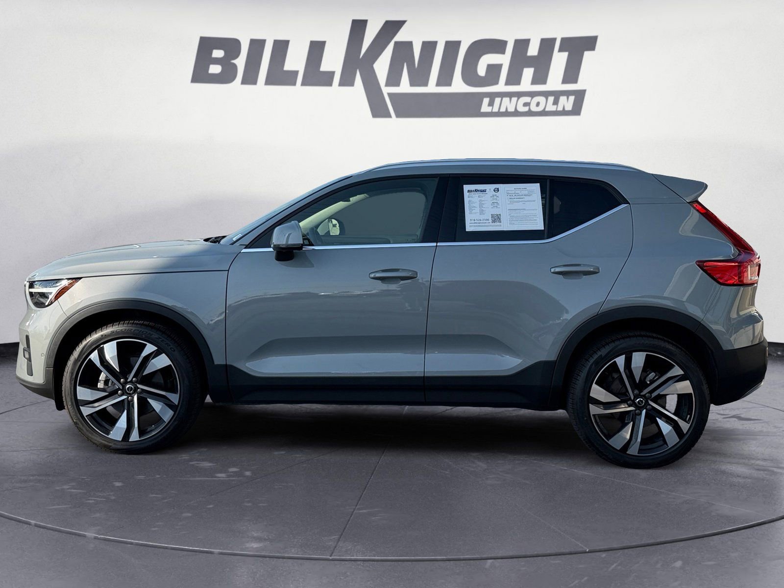 Used 2024 Volvo XC40 B5 Ultimate w/ Protection Package Premier image 2