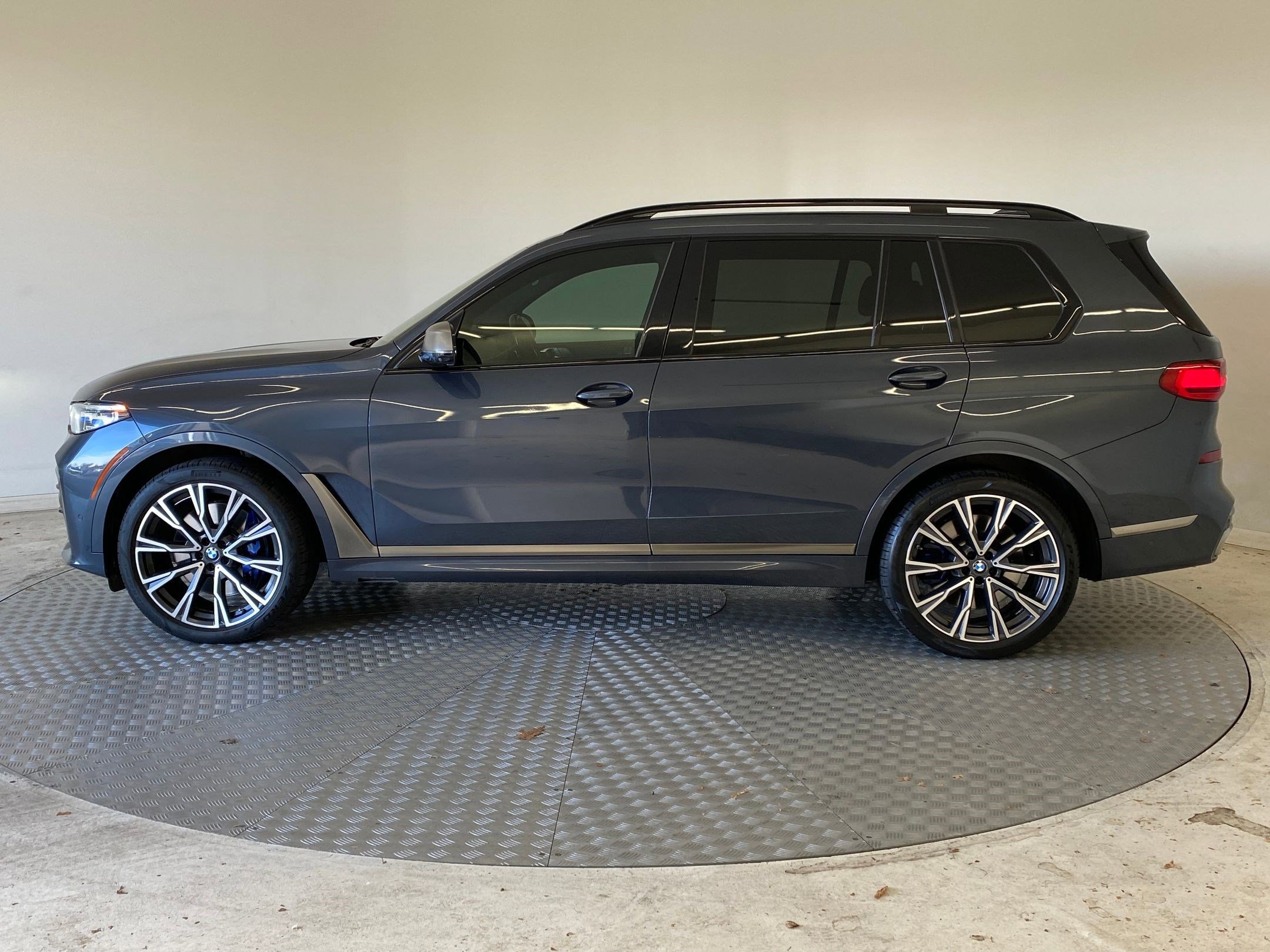 Used 2020 BMW X7 M50i w/ Executive Package image 2