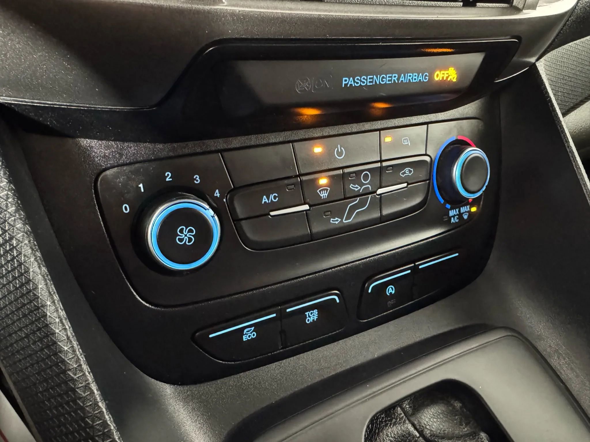 Used 2022 Ford Transit Connect XLT image 18