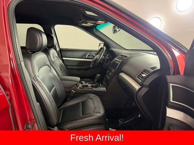 Used 2016 Ford Explorer XLT w/ Equipment Group 202A AWD/4WD image 18