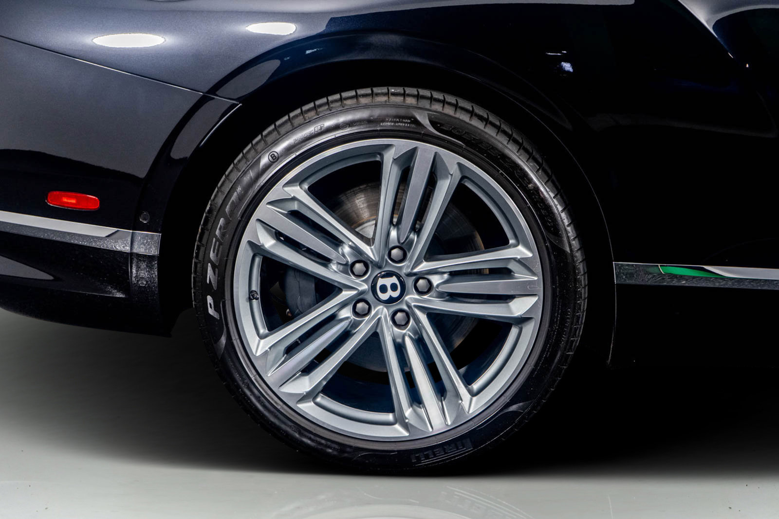 Used 2023 Bentley Continental GT V8 image 10