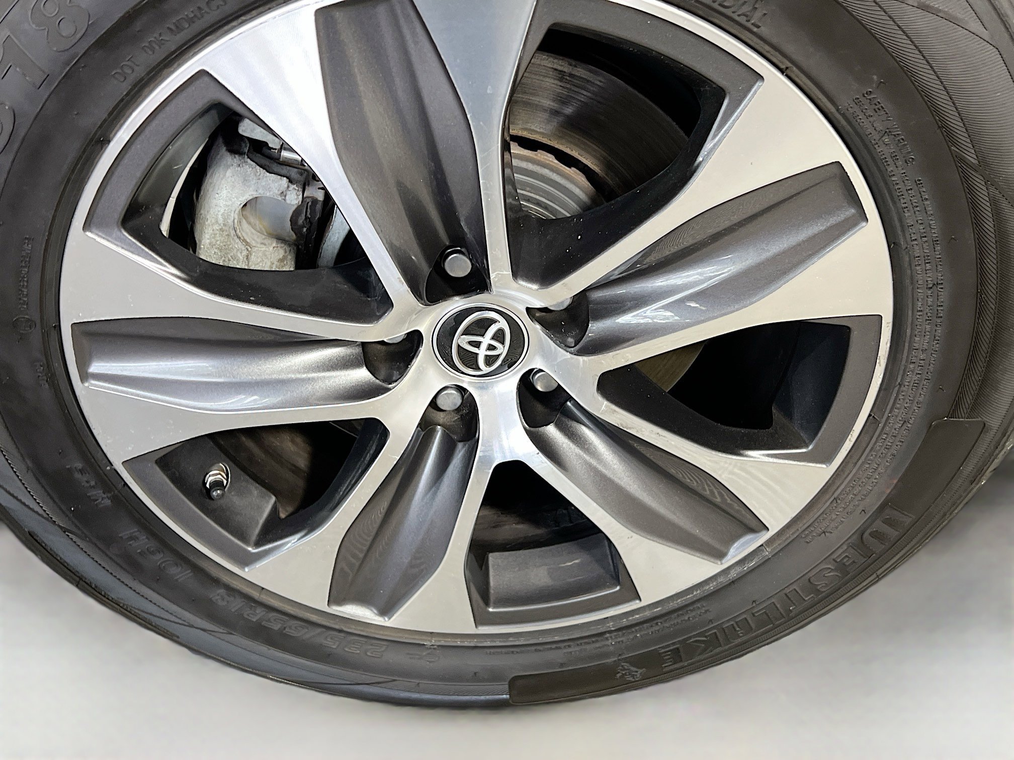 Used 2023 Toyota Highlander XLE image 14