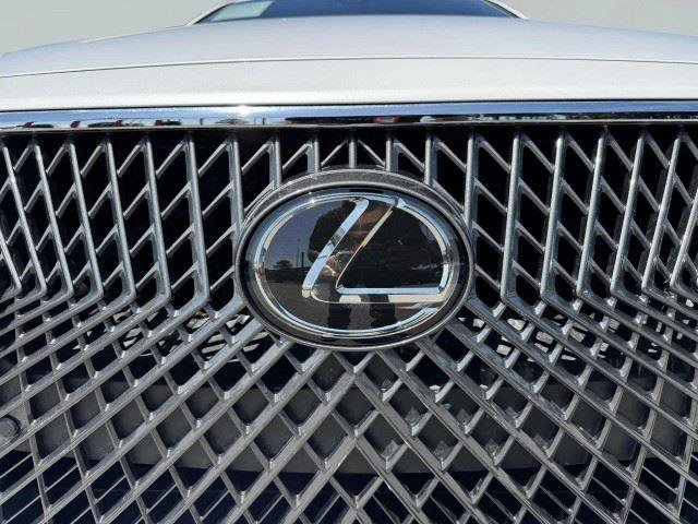 Used 2023 Lexus LS 500 w/ Accessory Package (Z2) RWD image 14