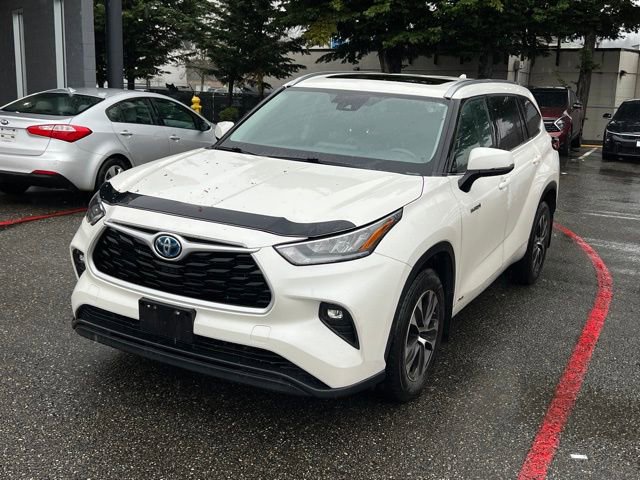 Used 2021 Toyota Highlander XLE AWD/4WD image 3