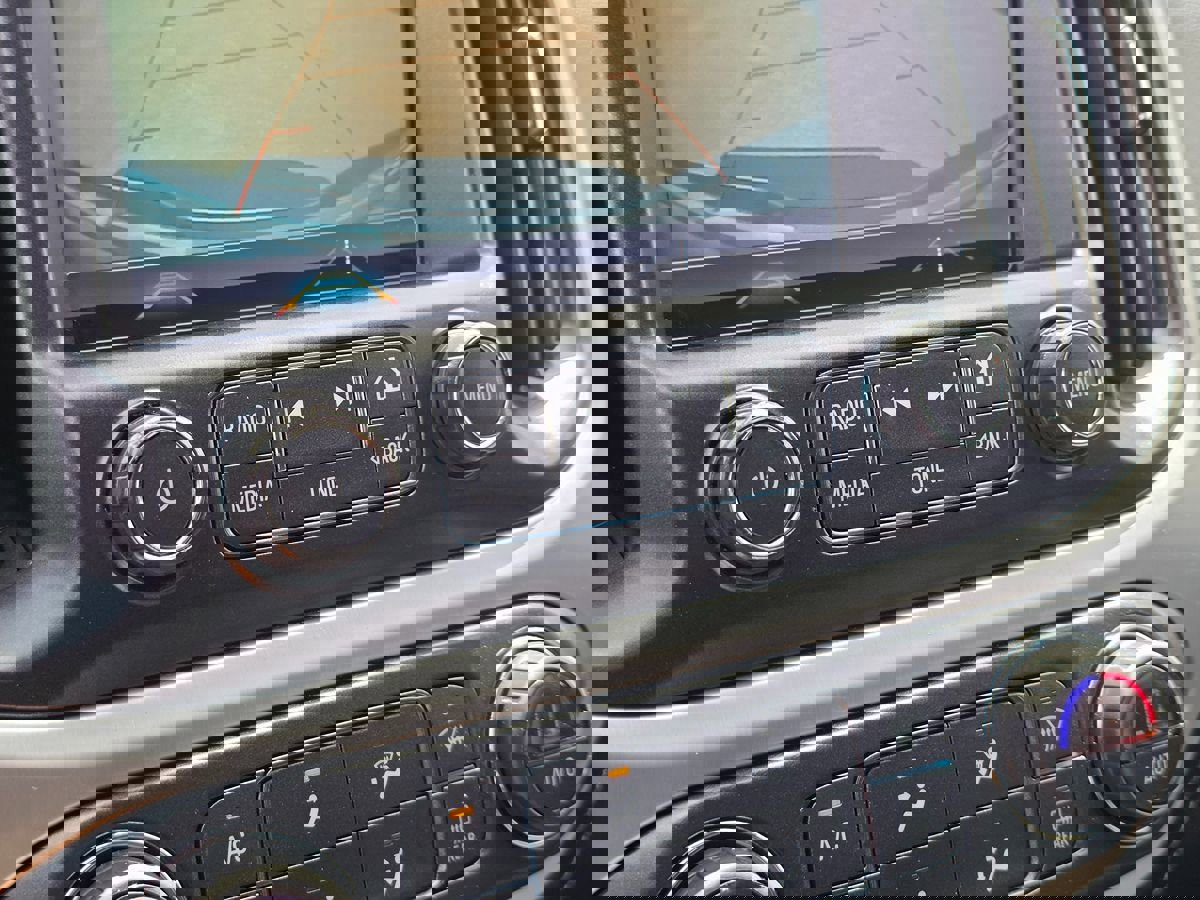 Used 2018 GMC Canyon SLE w/ SLE Convenience Package image 30