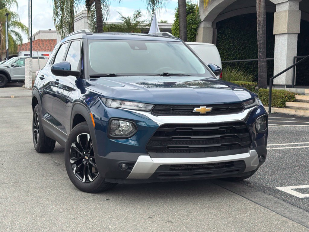 Used 2021 Chevrolet TrailBlazer LT w/ Convenience Package FWD image 3