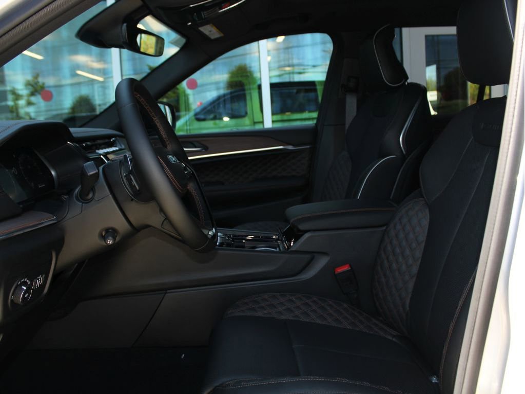 New 2025 Jeep Grand Cherokee Summit image 11
