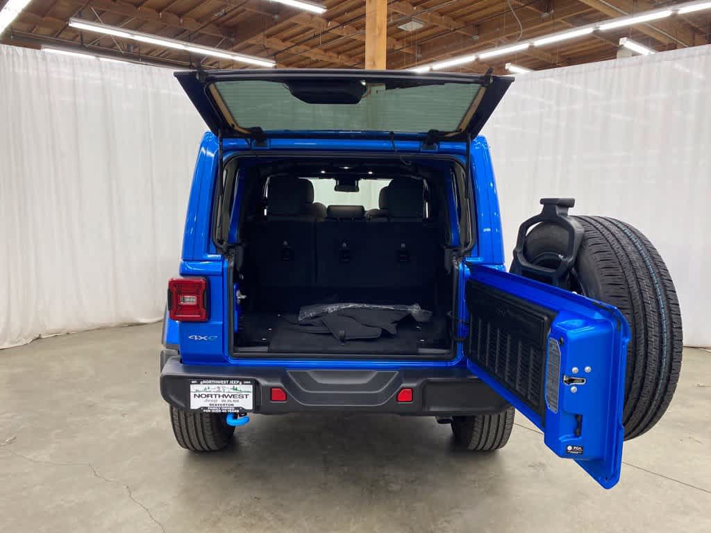 Used 2024 Jeep Wrangler Unlimited Sahara AWD/4WD image 29