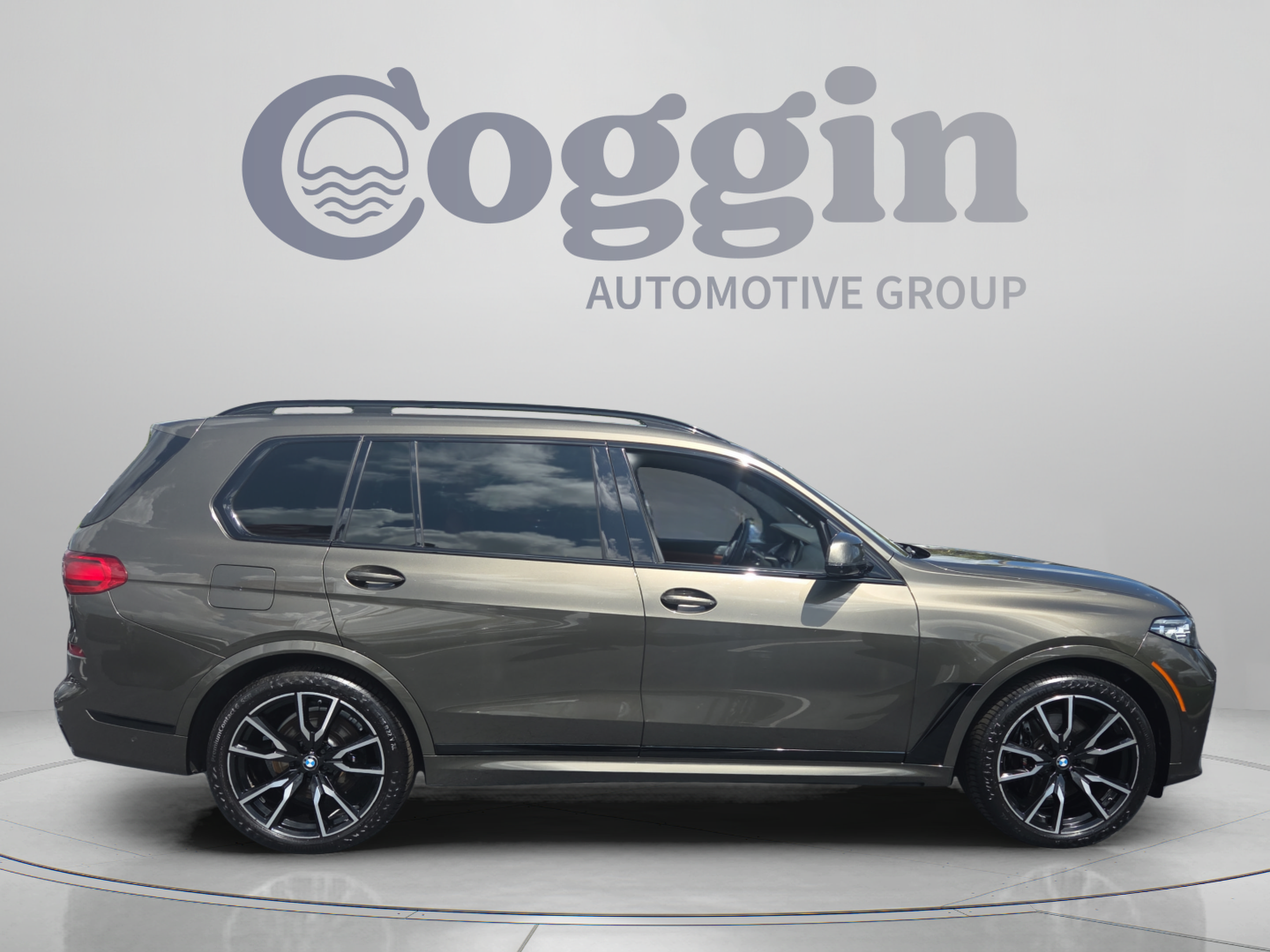 Used 2022 BMW X7 xDrive40i w/ M Sport Package AWD/4WD image 6