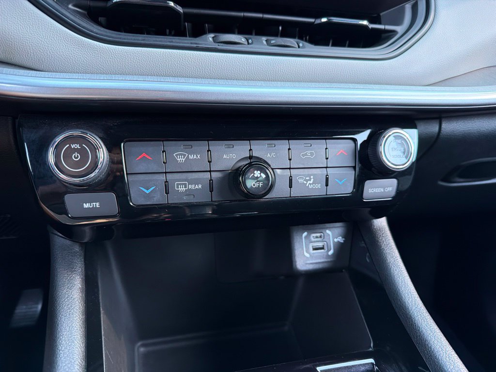 Used 2025 Jeep Compass Limited AWD/4WD image 12
