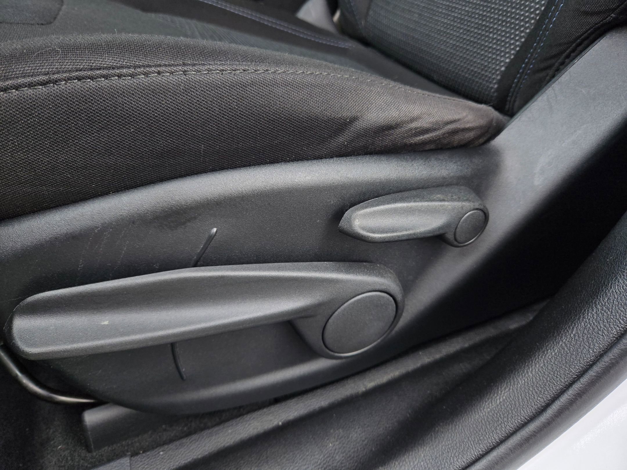 Used 2019 Jeep Cherokee Latitude w/ Popular Appearance Group image 23