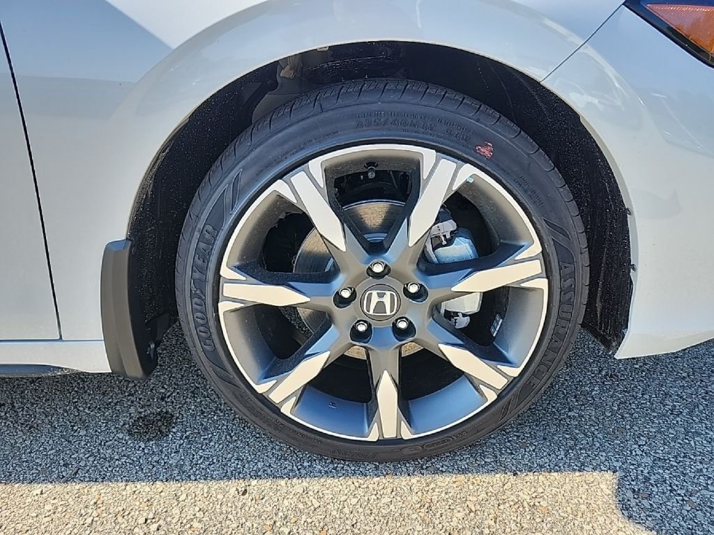 Certified 2025 Honda Civic Sport Touring image 9