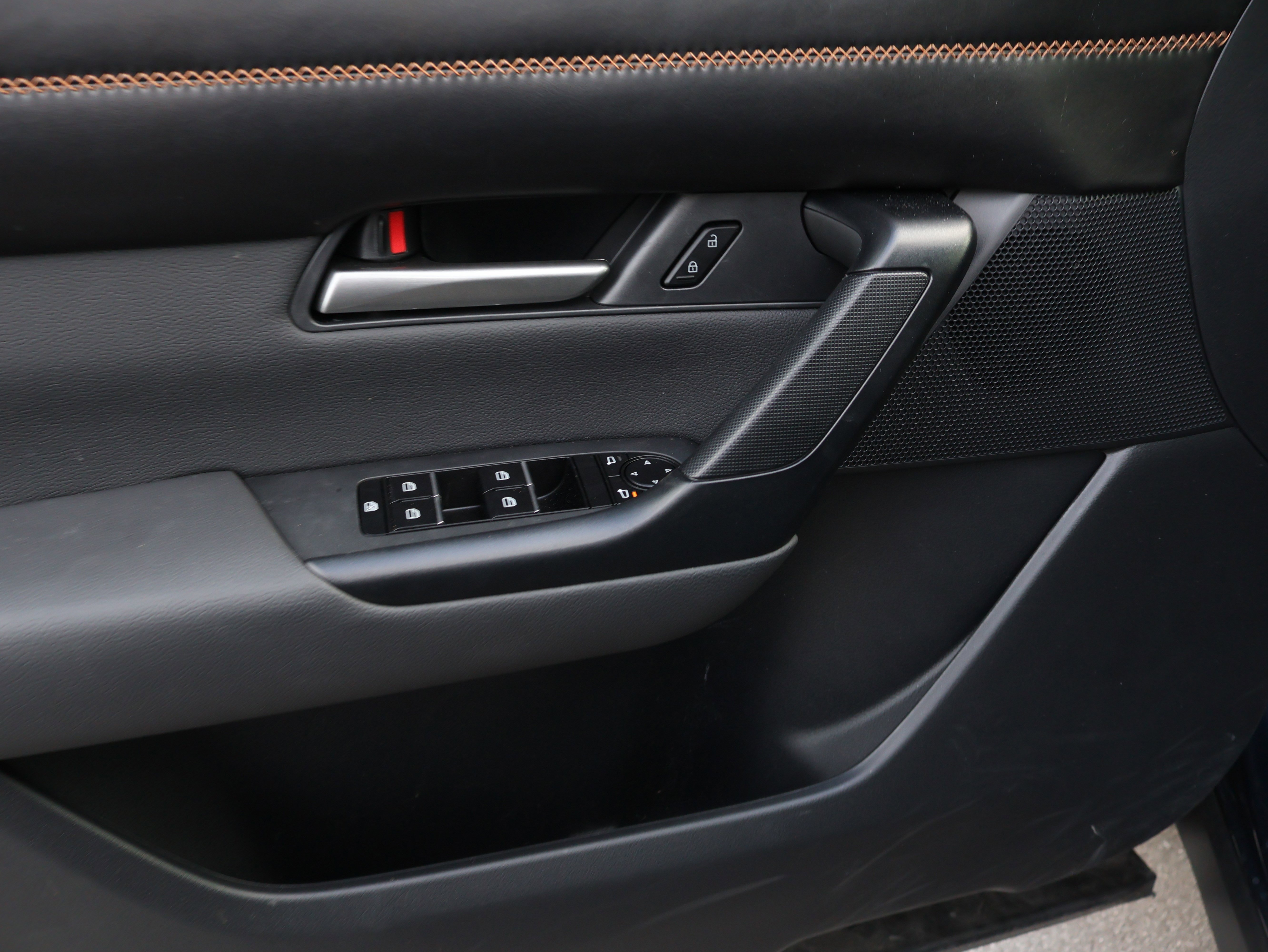 Certified 2025 MAZDA CX-50 AWD 2.5 Hybrid w/ Weather Package image 23