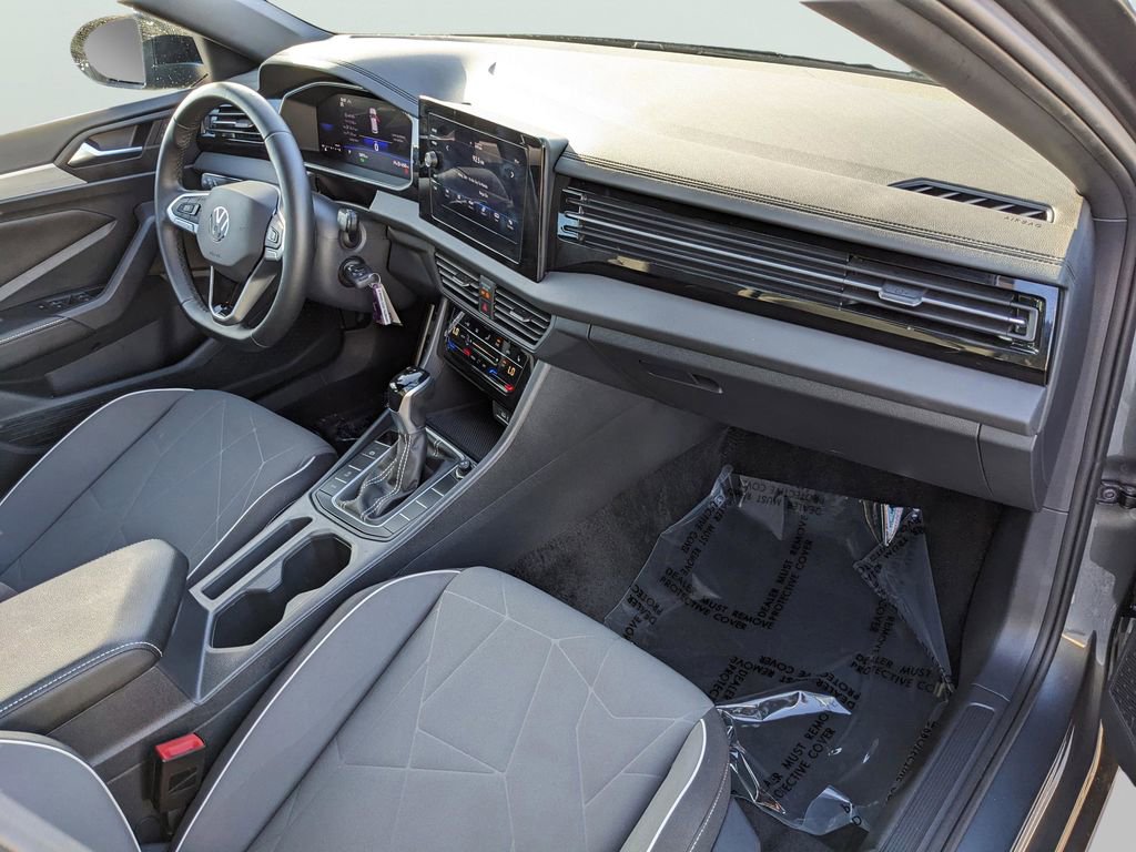 Certified 2025 Volkswagen Jetta Sport image 9