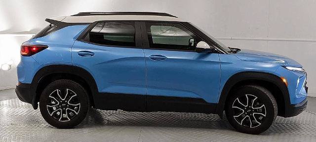 Used 2025 Chevrolet TrailBlazer ACTIV w/ Convenience Package AWD/4WD image 2