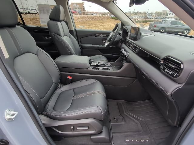 Used 2025 Honda Pilot Touring image 37