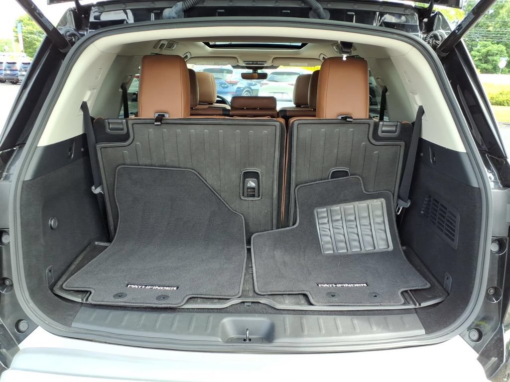 Certified 2023 Nissan Pathfinder Platinum w/ Cargo Package AWD/4WD image 15