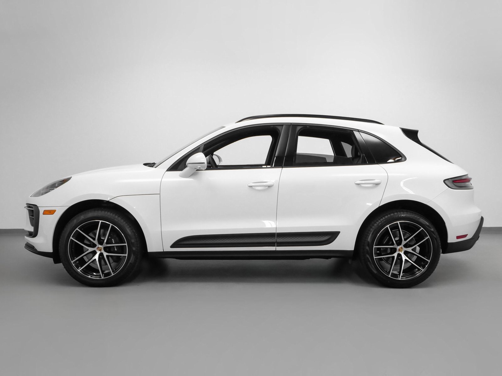 New 2025 Porsche Macan image 2