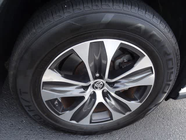 Used 2021 Toyota Highlander XLE FWD image 36
