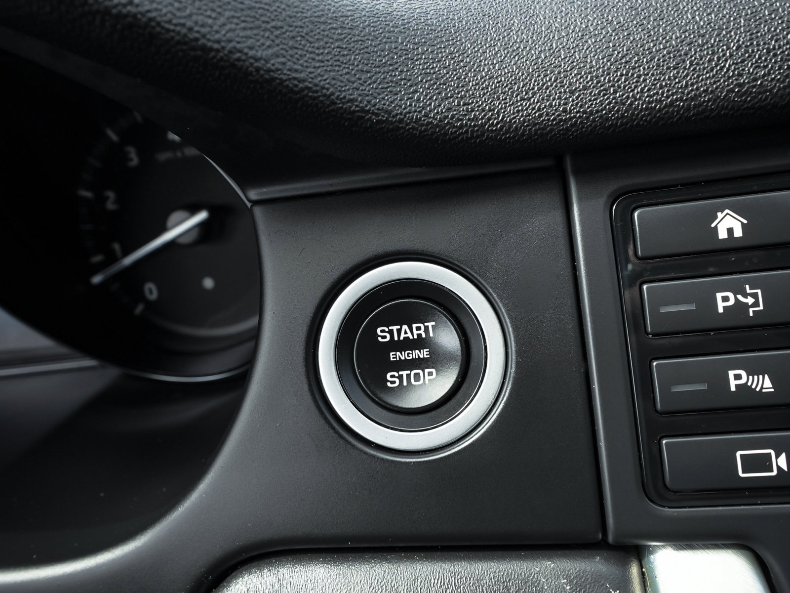 Used 2019 Land Rover Discovery Sport HSE Luxury AWD/4WD image 23