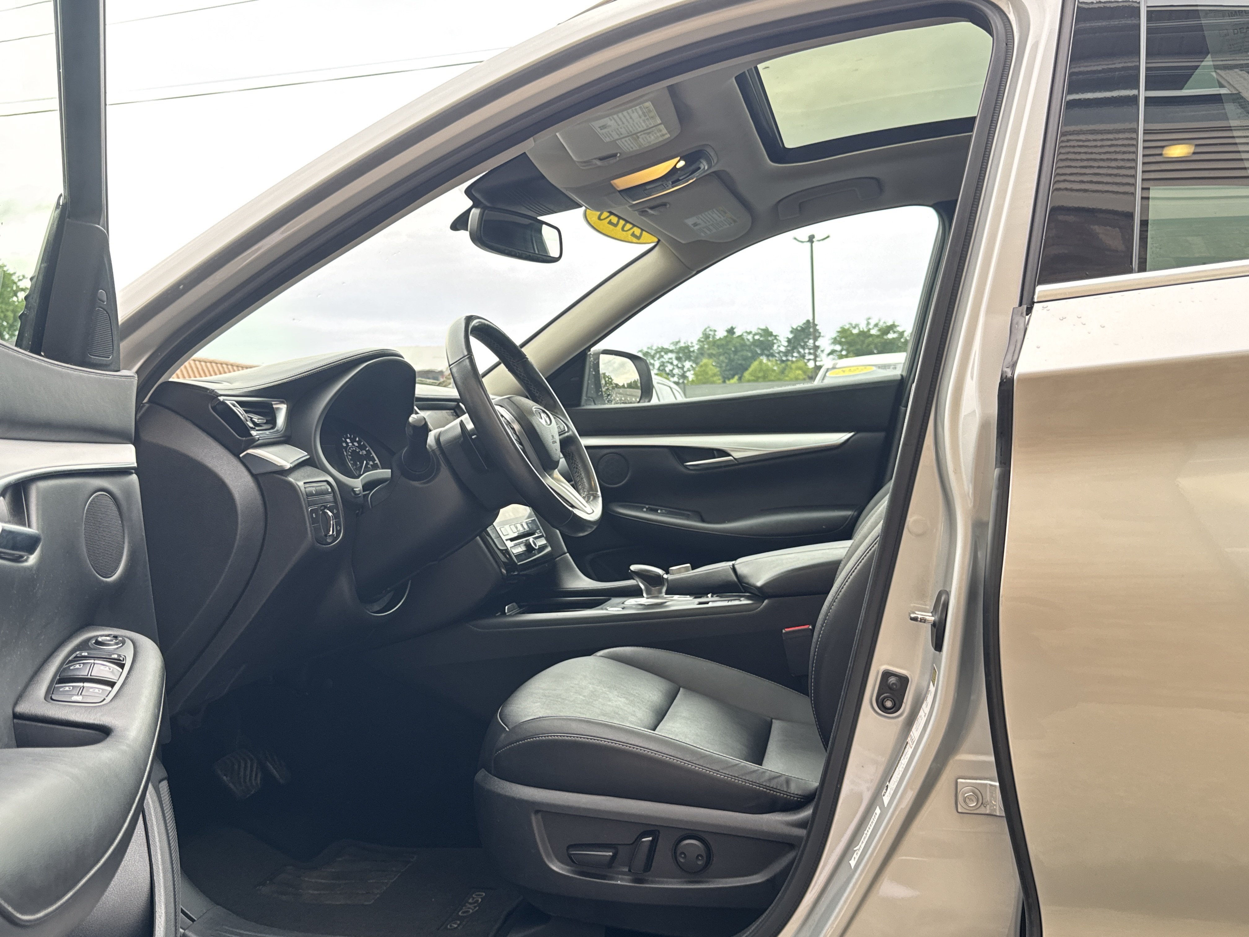 Used 2020 INFINITI QX50 Luxe w/ Navigation Package AWD/4WD image 9