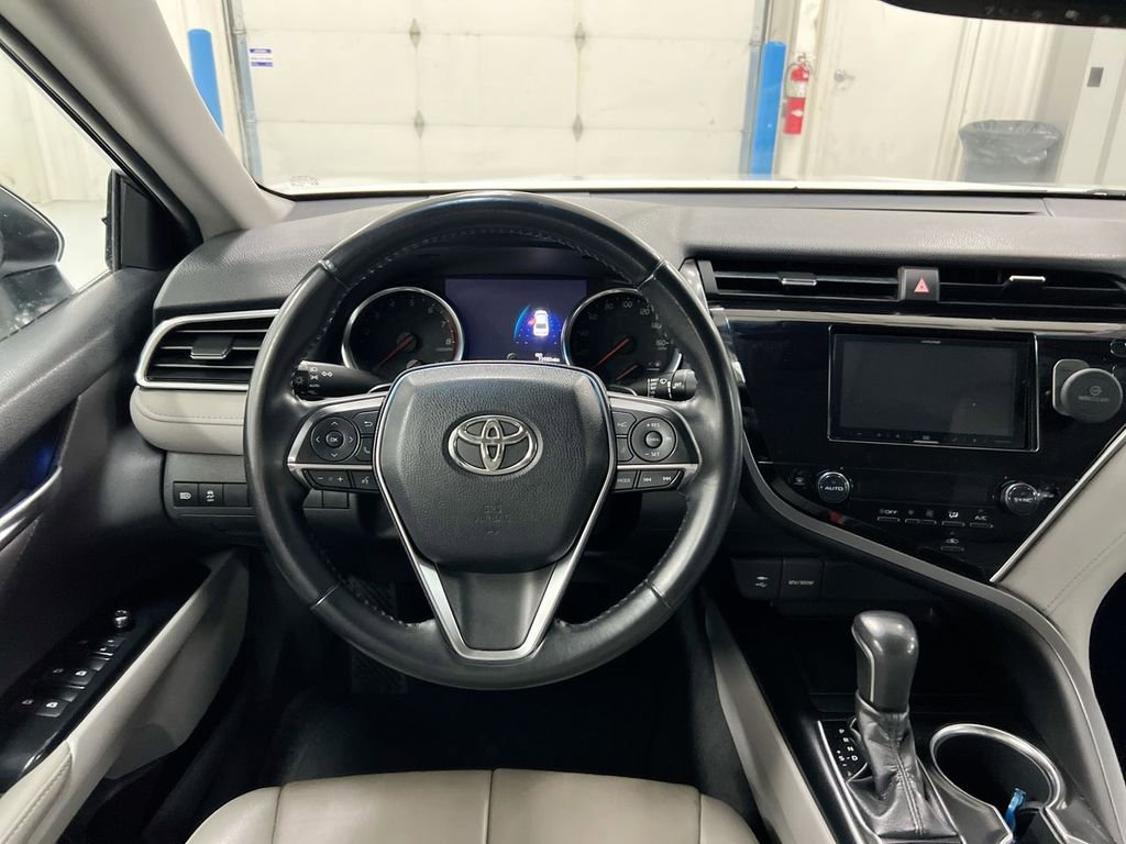Used 2018 Toyota Camry XSE FWD image 11