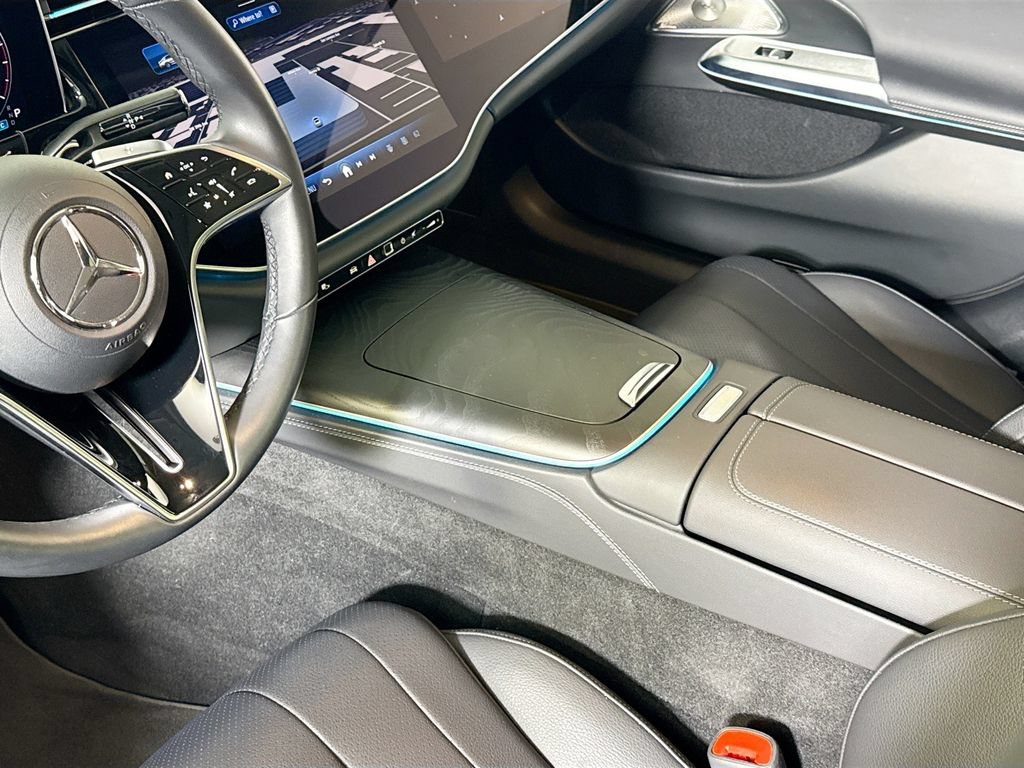 Used 2025 Mercedes-Benz E 350 Sedan image 19