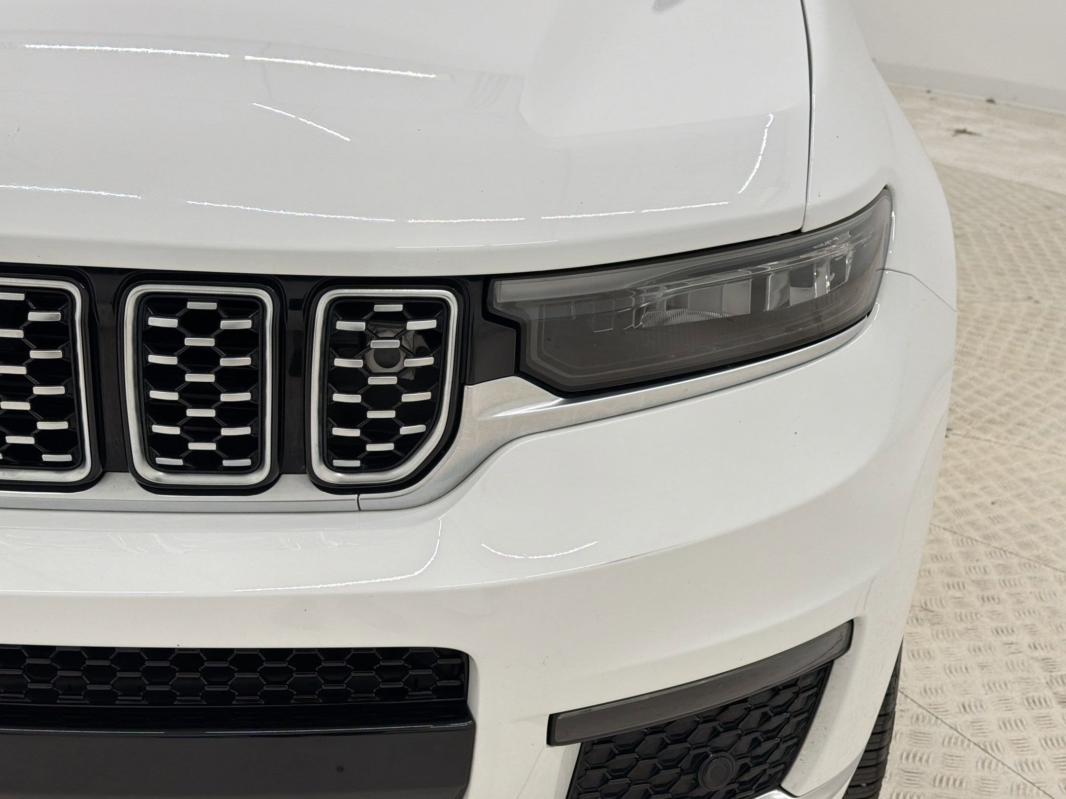 Used 2023 Jeep Grand Cherokee L Summit w/ Advanced Protech Group IV image 11