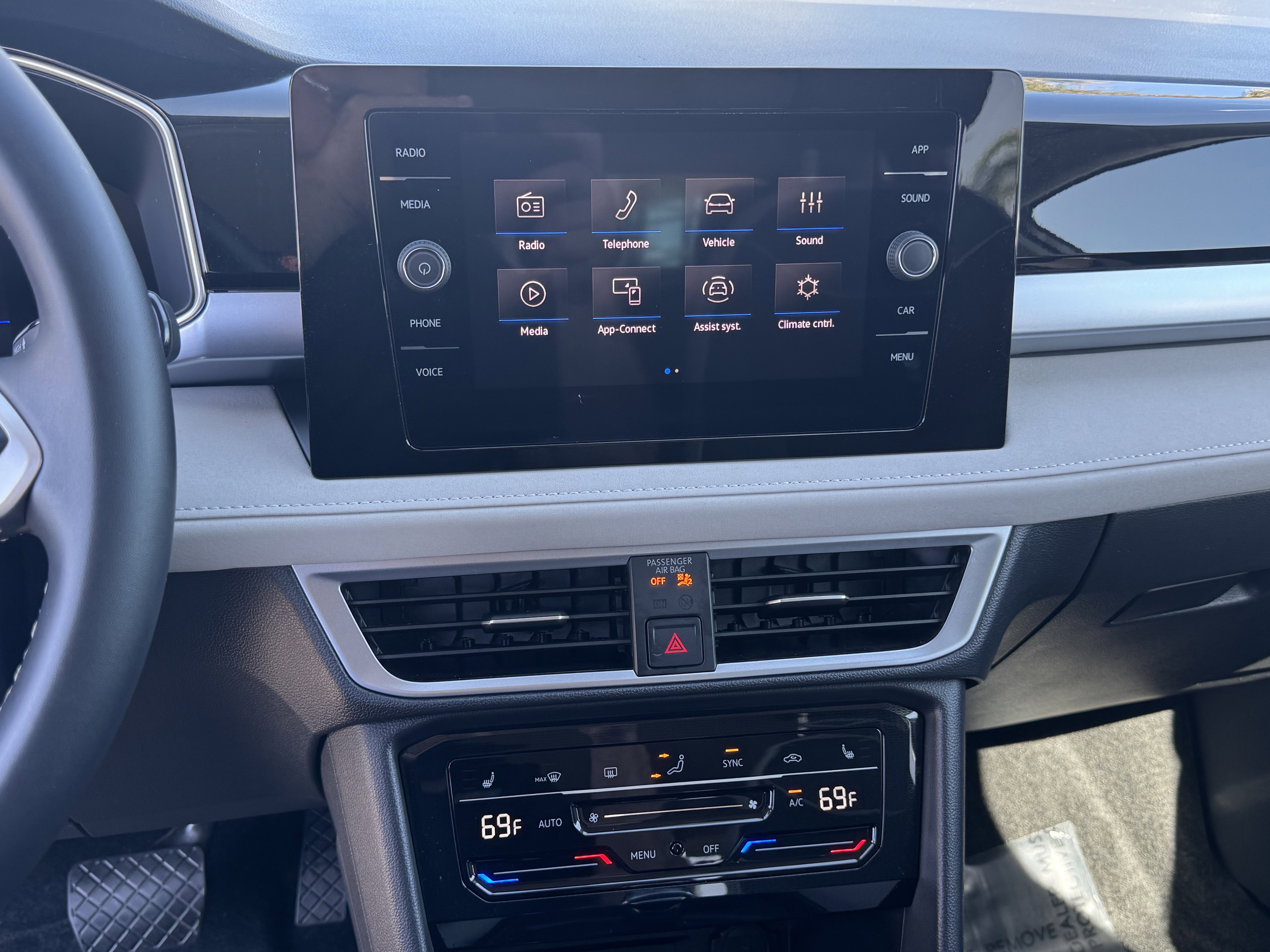 Used 2025 Volkswagen Taos SE image 24