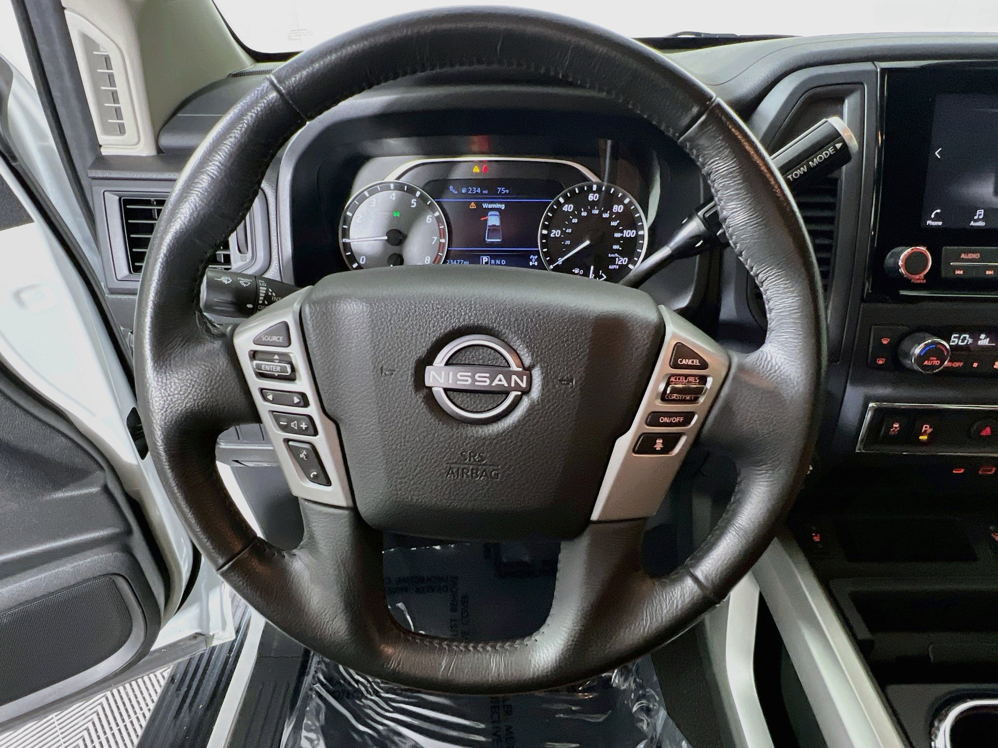 Used 2024 Nissan Titan SV AWD/4WD image 17
