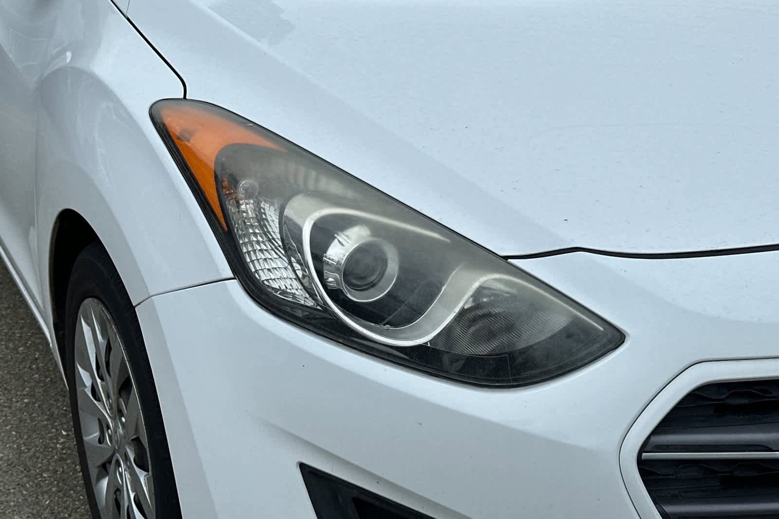 Used 2017 Hyundai Elantra GT FWD image 8