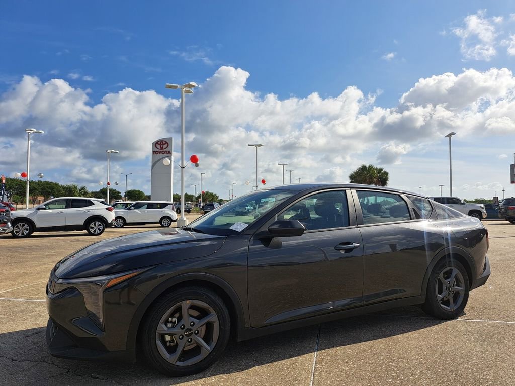 Used 2025 Kia K4 LXS image 9