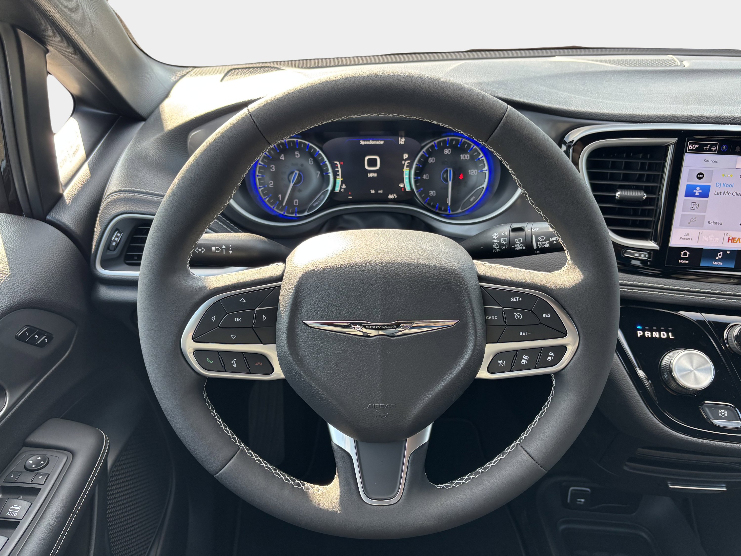 New 2026 Chrysler Pacifica Select image 16