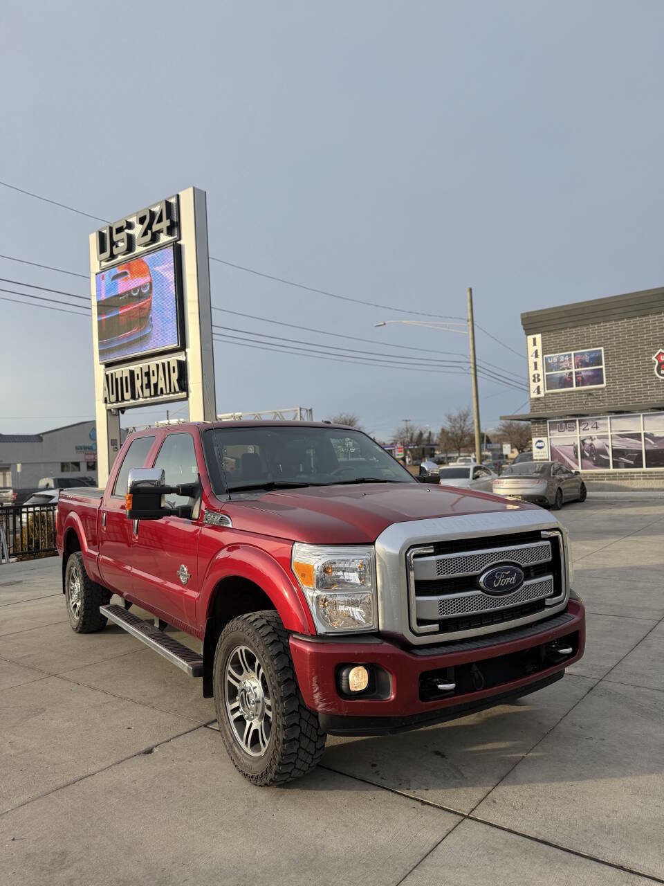 Used 2016 Ford F350 Platinum image 2