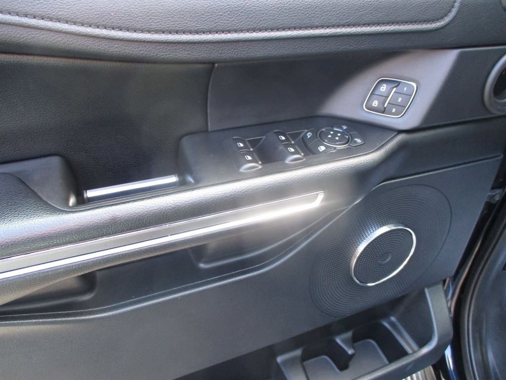 Used 2021 Ford Expedition XLT image 19