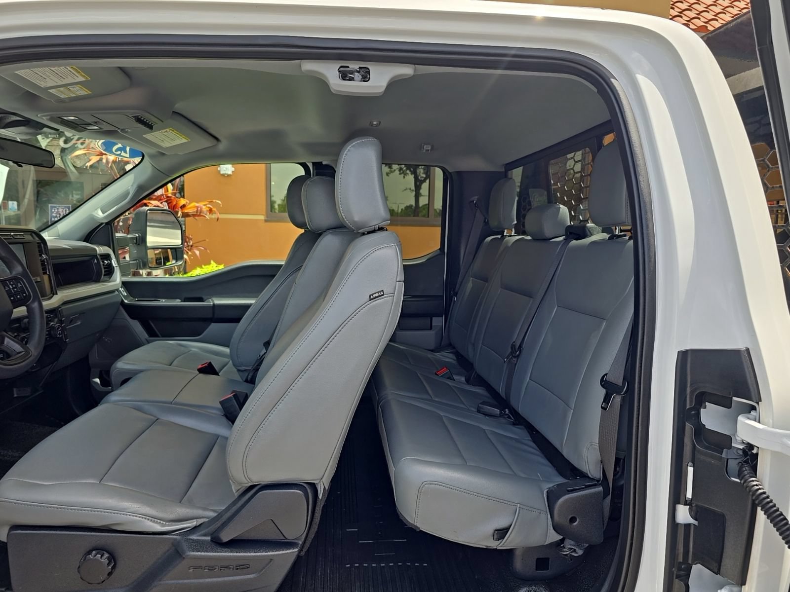 Used 2023 Ford F550 4x4 SuperCab Super Duty image 6