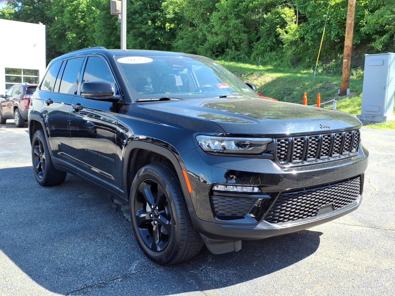 Used 2023 Jeep Grand Cherokee Limited w/ Black Appearance Package AWD/4WD image 7