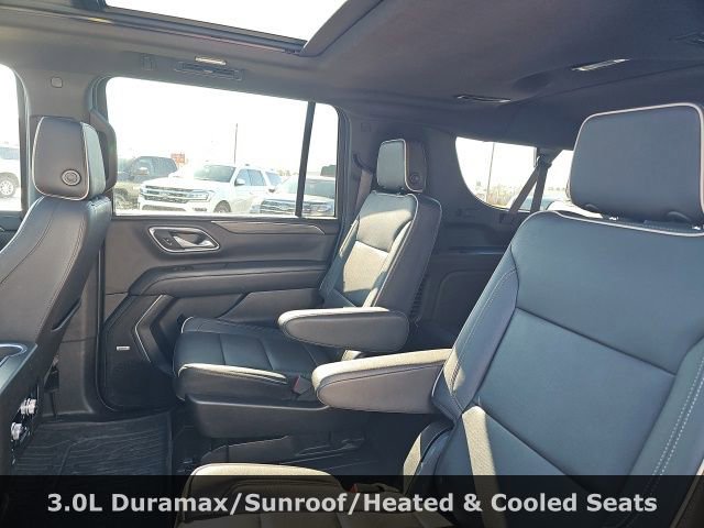 Used 2023 GMC Yukon XL SLT w/ SLT Premium Package image 25