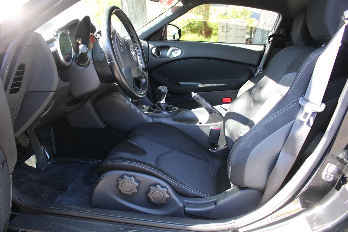Used 2018 Nissan 370Z w/ Sport Package image 8