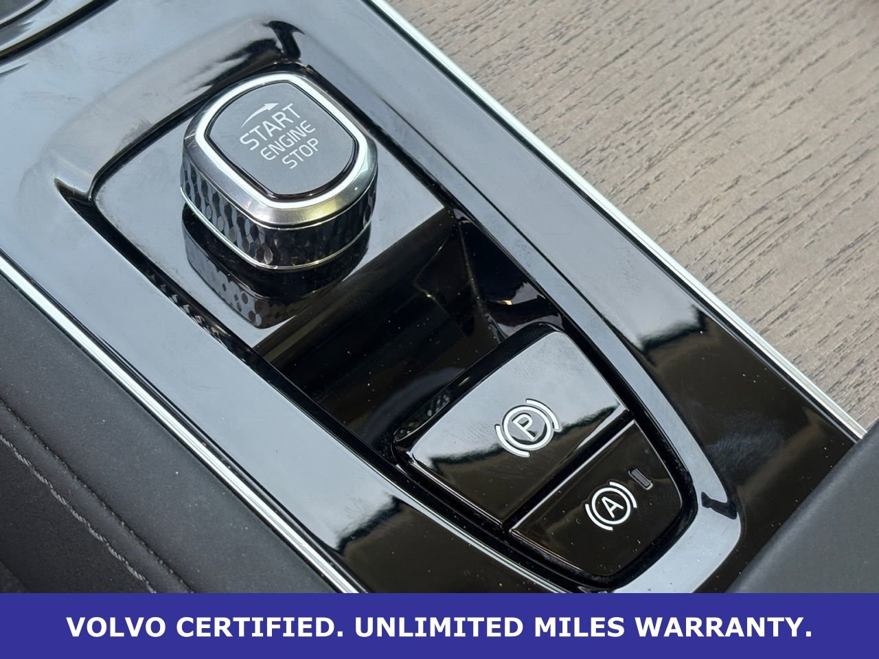 Certified 2025 Volvo XC90 B6 Plus image 22