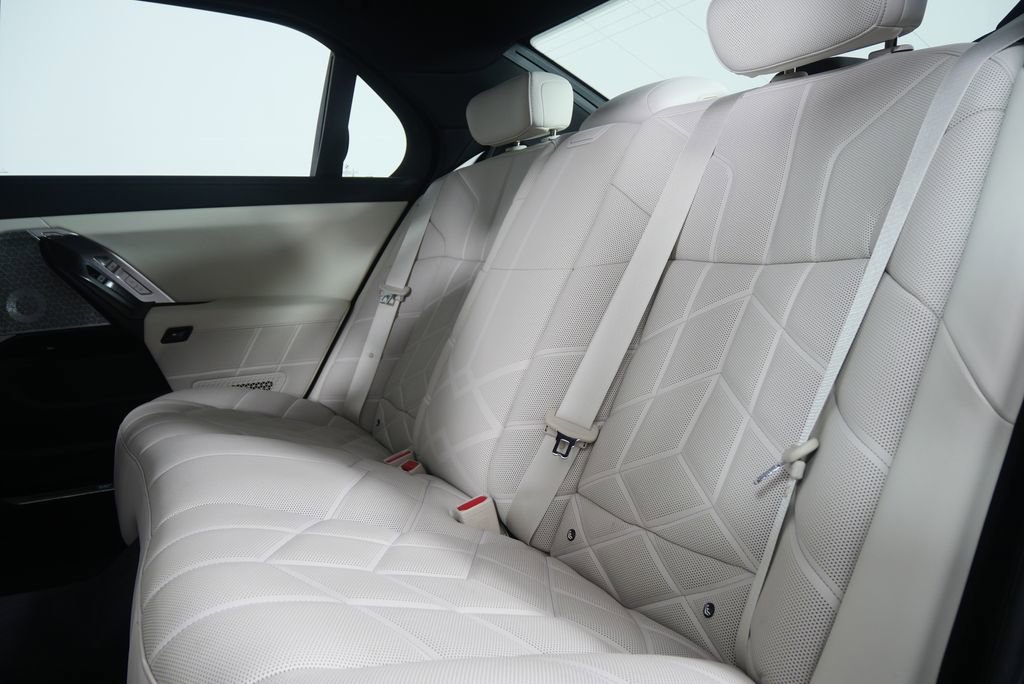 Certified 2023 BMW 760i xDrive w/ Executive Package image 16