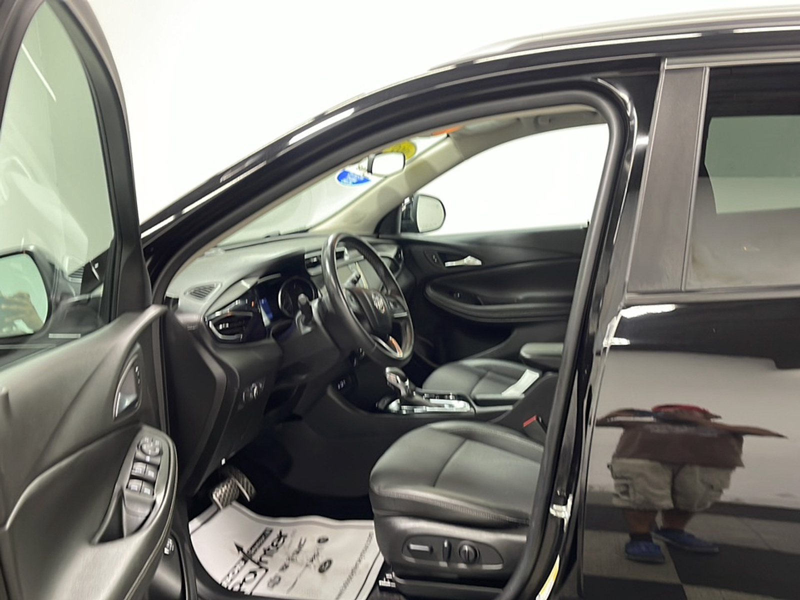 Used 2023 Buick Encore GX Select w/ Sport Touring Package FWD image 2