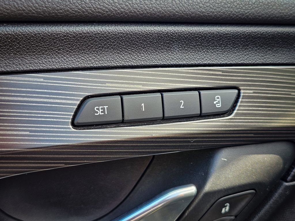 Used 2021 GMC Terrain SLT w/ Infotainment Package II AWD/4WD image 11