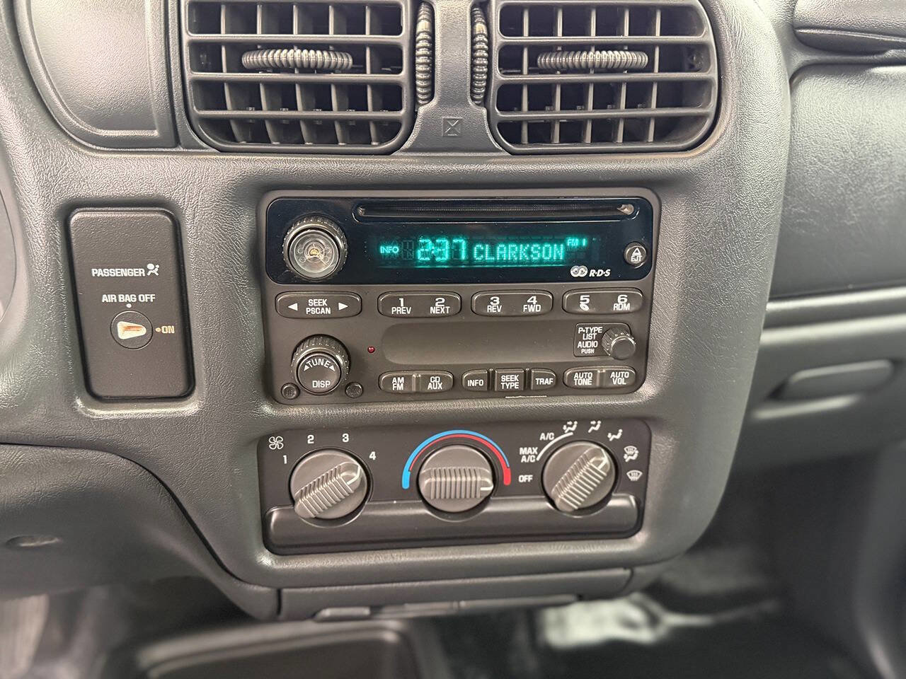 Used 2003 GMC Sonoma SL w/ Convenience Package image 71