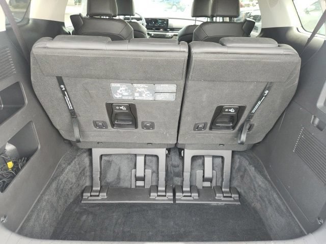 Used 2025 Kia Carnival EX FWD image 18