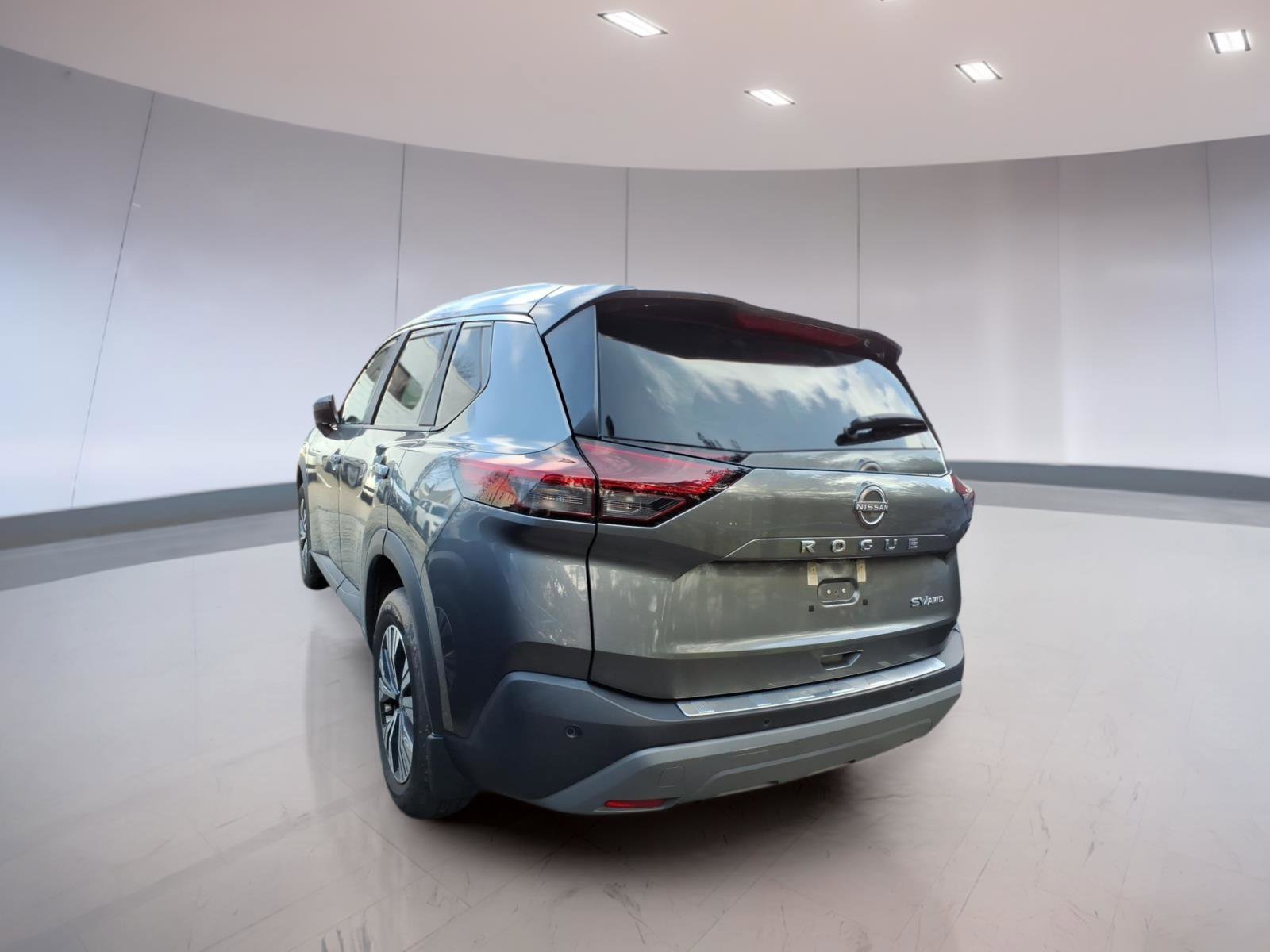 Used 2023 Nissan Rogue SV w/ SV Premium B Package image 3