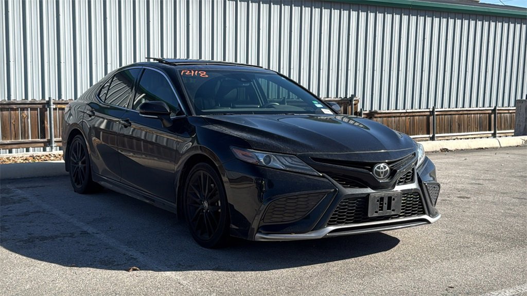 Used 2021 Toyota Camry XSE image 3