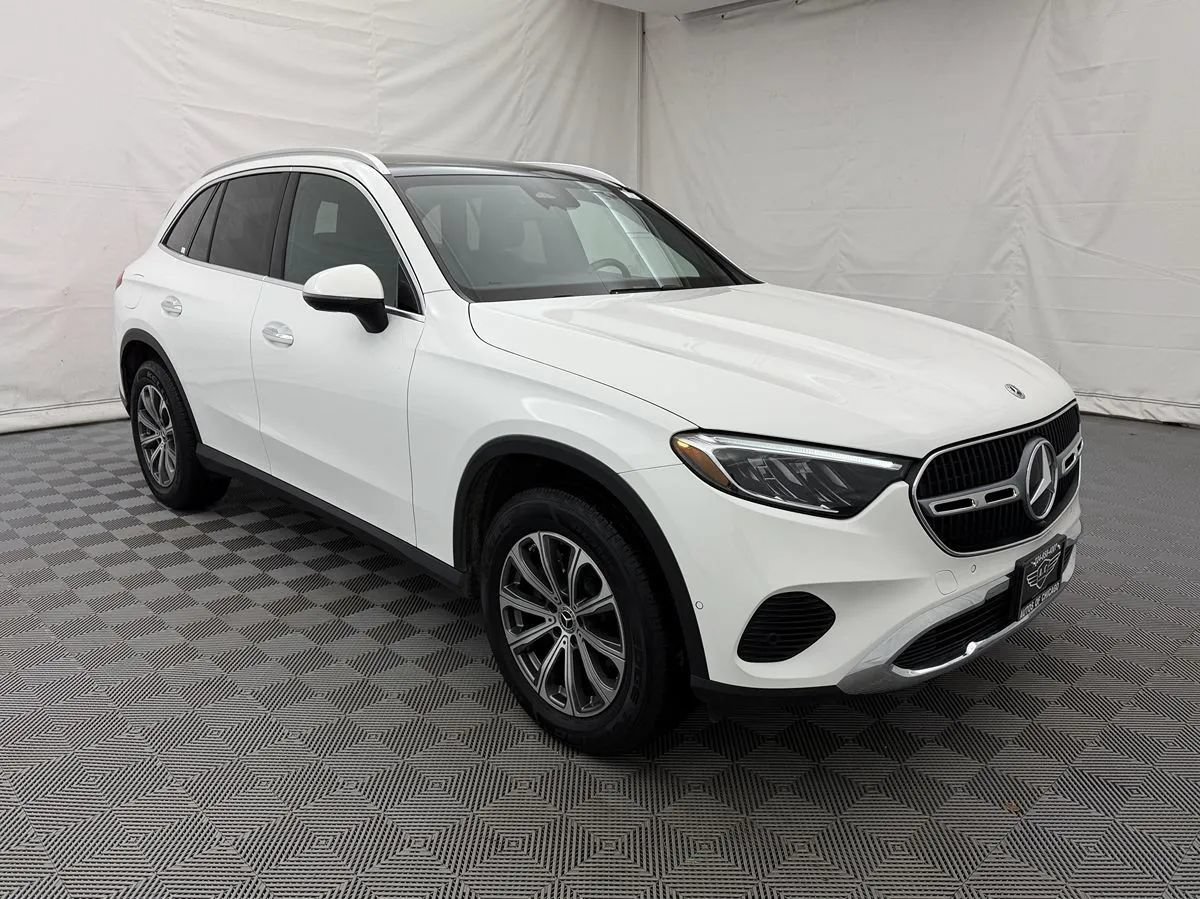 Used 2024 Mercedes-Benz GLC 300 4MATIC image 3