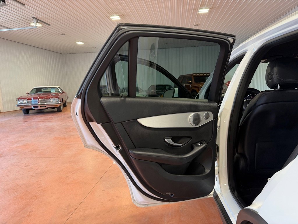 Used 2017 Mercedes-Benz GLC 300 4MATIC image 19