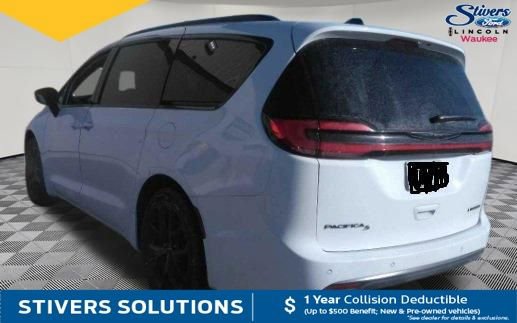 Used 2025 Chrysler Pacifica Limited image 4
